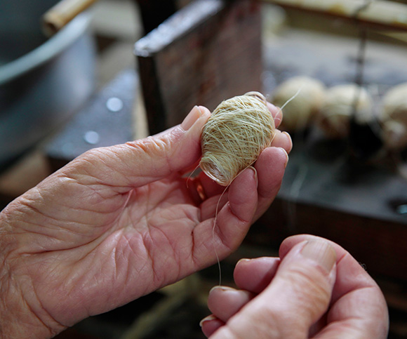 「手績み手織り麻」とは